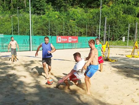 42304912. Kvadratlon - Nogomet na mivki Finale